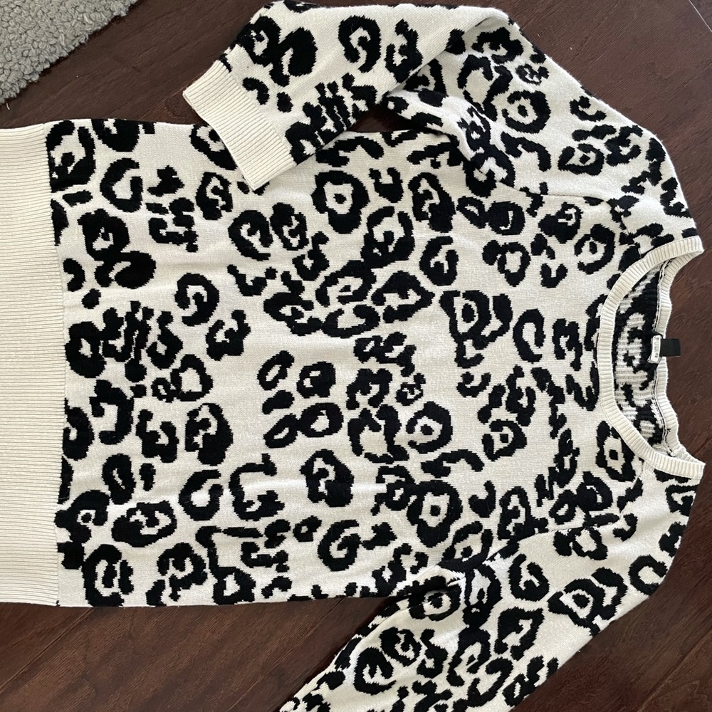 Ann Taylor XS Snow Leopard Sweater